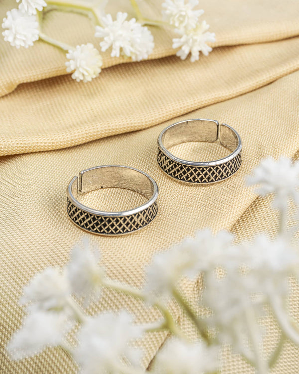 92.5 Sterling Silver Oxidized Criss-Cross Band Toe Rings | Geometric Mesh Bichhiya