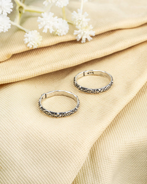 92.5 Sterling Silver Oxidized Geometric Etched Band Toe Rings | Slim Tribal Bichhiya