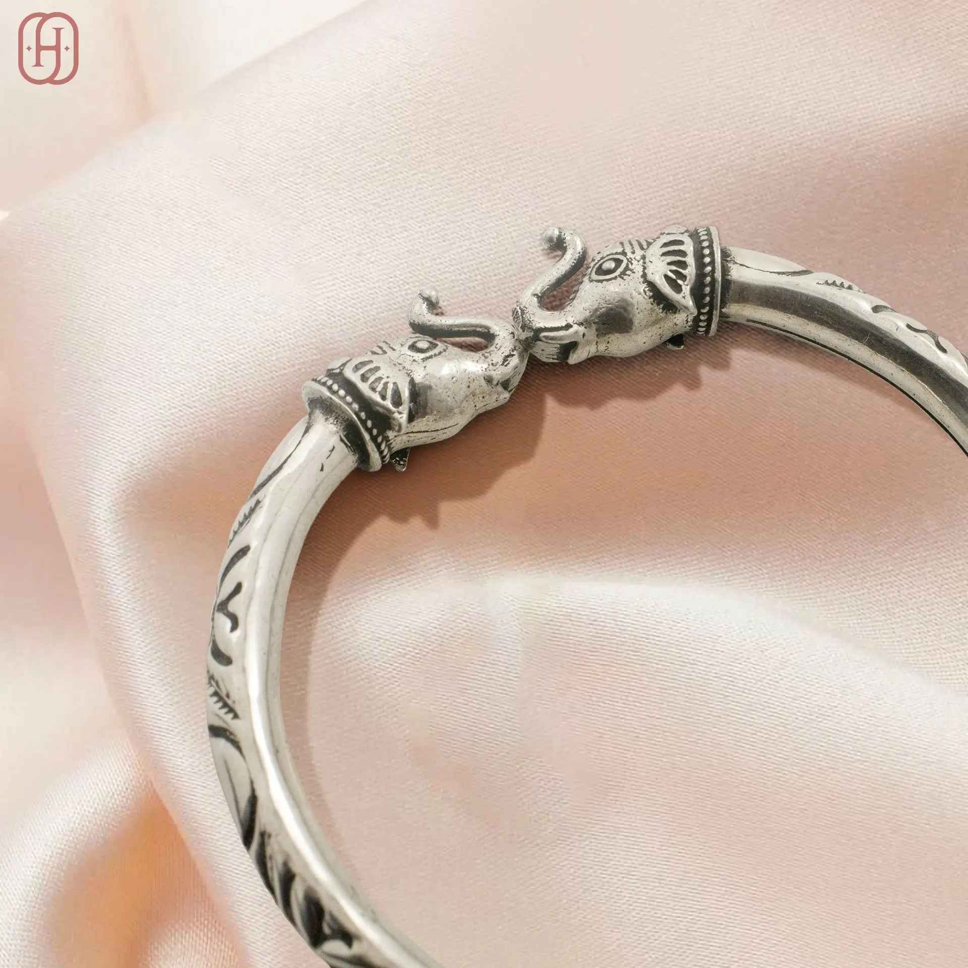 Hardik Jewels Elephant Head Jewelry Bracelet in Silver
