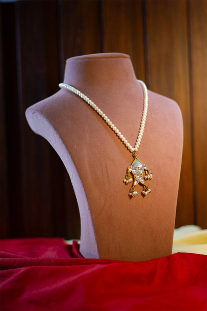 Elegant Pearl Necklace with Kundan Pendant - Hardik Jewels | Created by Design. Defined by You.