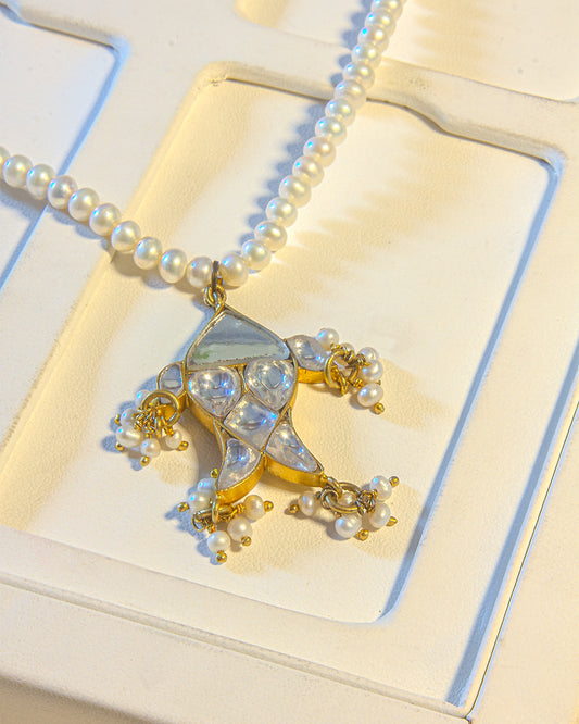Elegant Pearl Necklace with Kundan Pendant