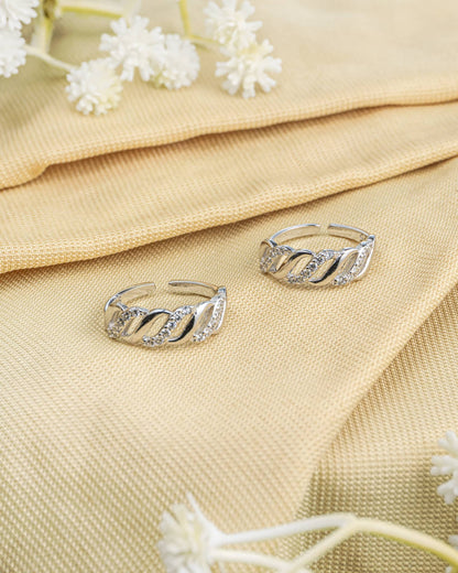 Pair of 92.5 sterling silver band toe rings featuring a white stone twisted wave design.