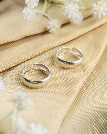 Pair of 92.5 sterling silver plain polished band toe rings.