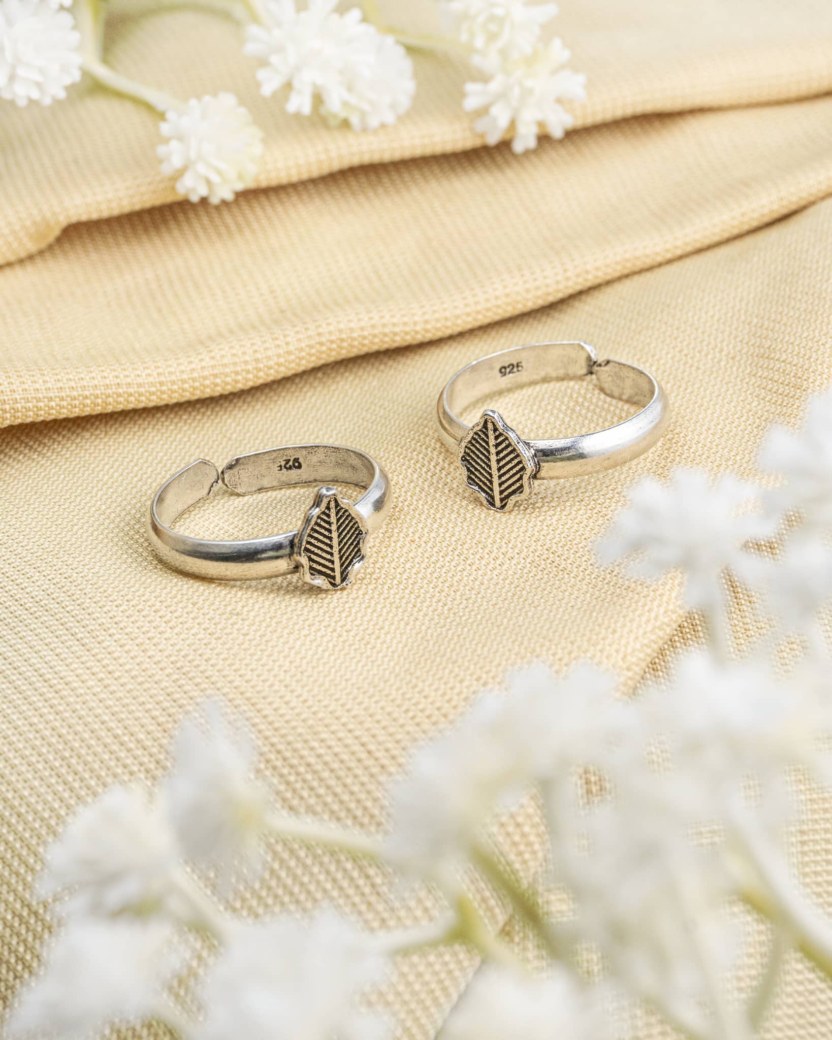 Pair of oxidized 92.5 sterling silver toe rings featuring a nature leaf design.