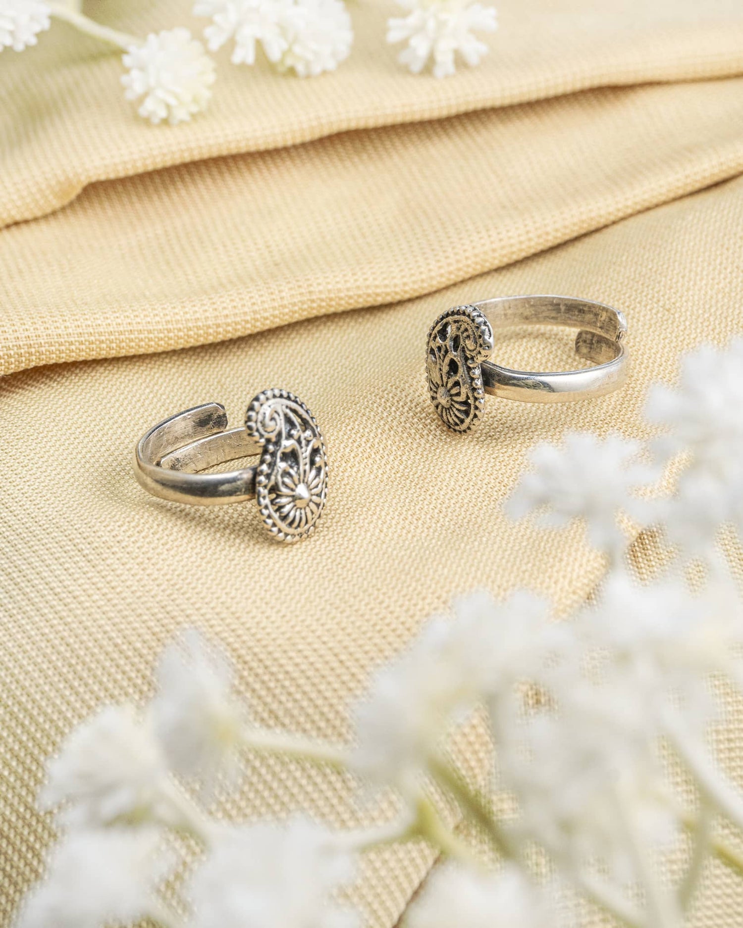 Pair of oxidized 92.5 sterling silver toe rings featuring a traditional paisley kairi motif.