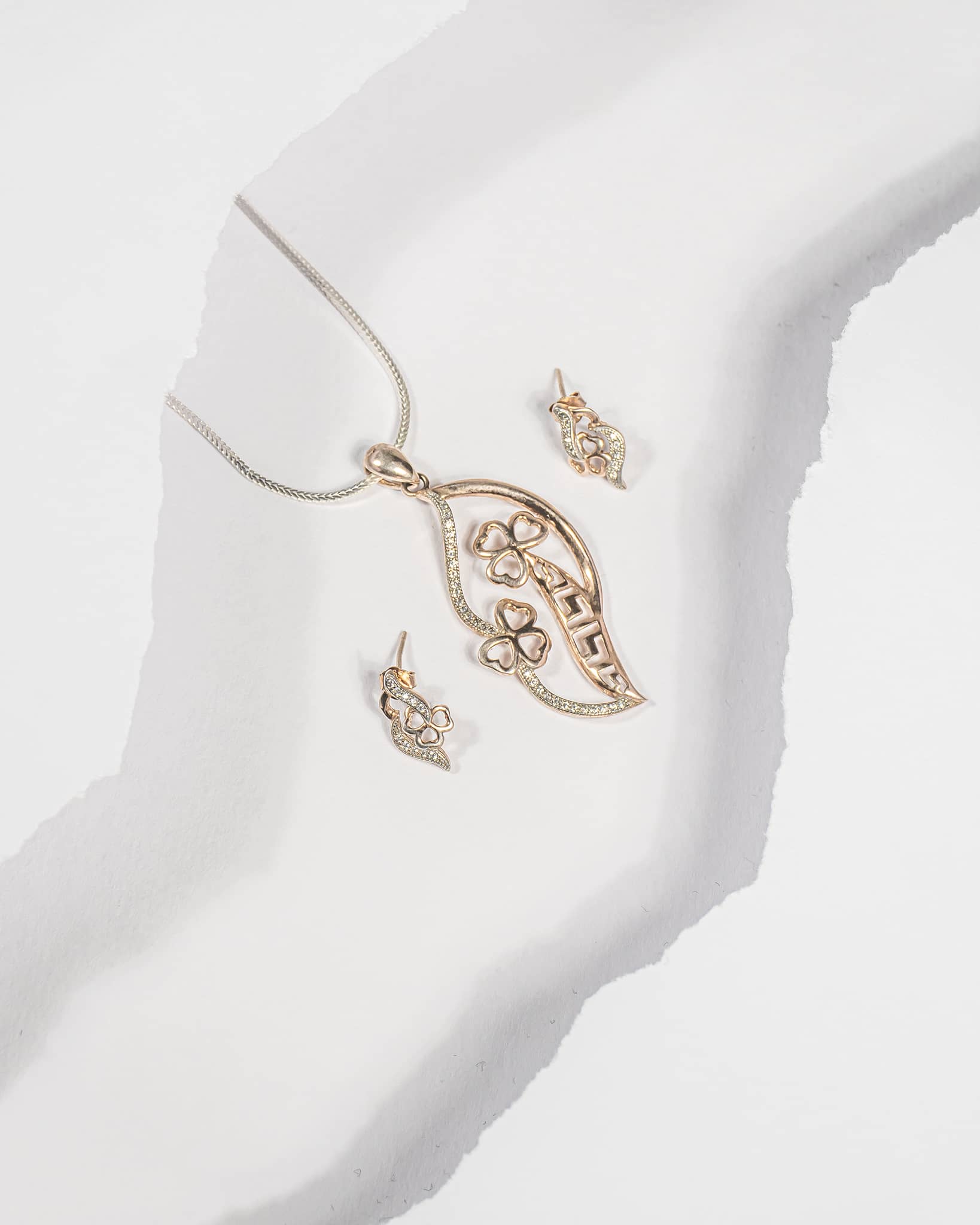 Rose gold plated 925 sterling silver pendant and earring set featuring a leaf shape with clover flowers and CZ stones (chain not included).