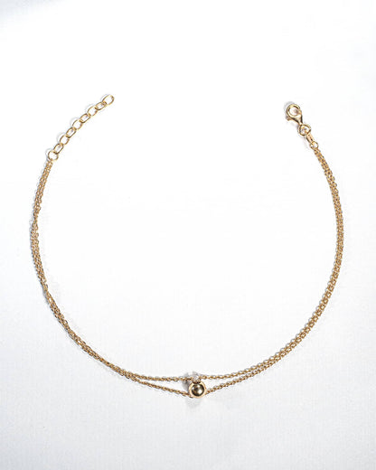 Single 18K gold plated silver anklet featuring a central polished gold ball on a delicate chain.