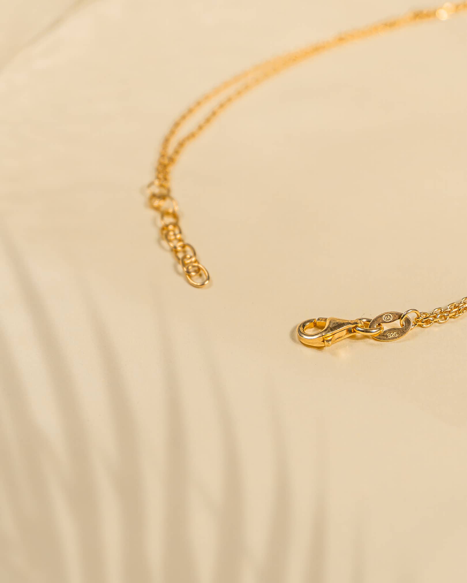 Single 18K gold plated silver anklet featuring a central polished gold ball on a delicate chain.