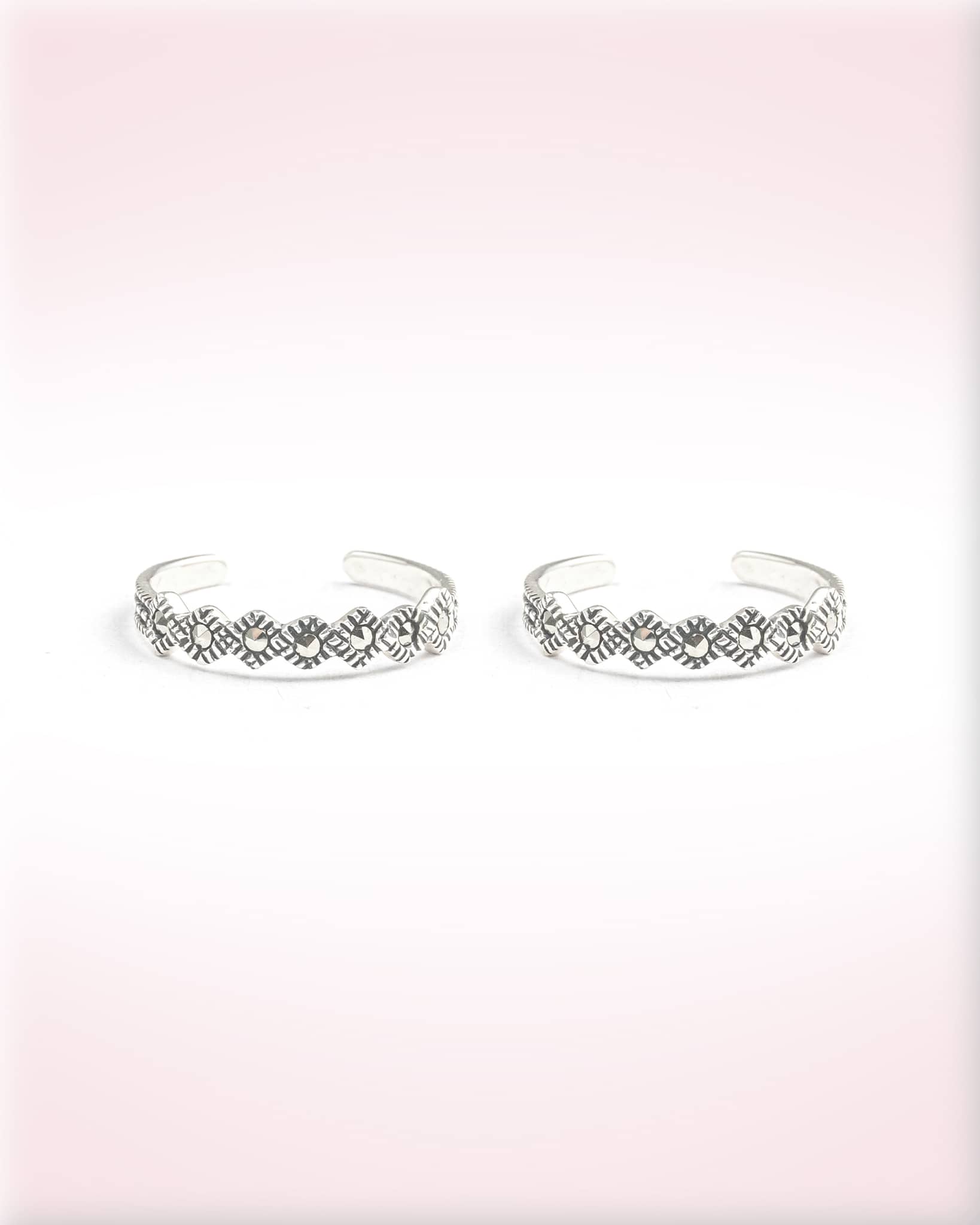 92.5 Sterling Silver Oxidized Diamond Pattern Band Toe Rings | Vintage Marcasite Style Bichhiya