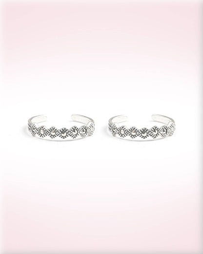 92.5 Sterling Silver Oxidized Diamond Pattern Band Toe Rings | Vintage Marcasite Style Bichhiya