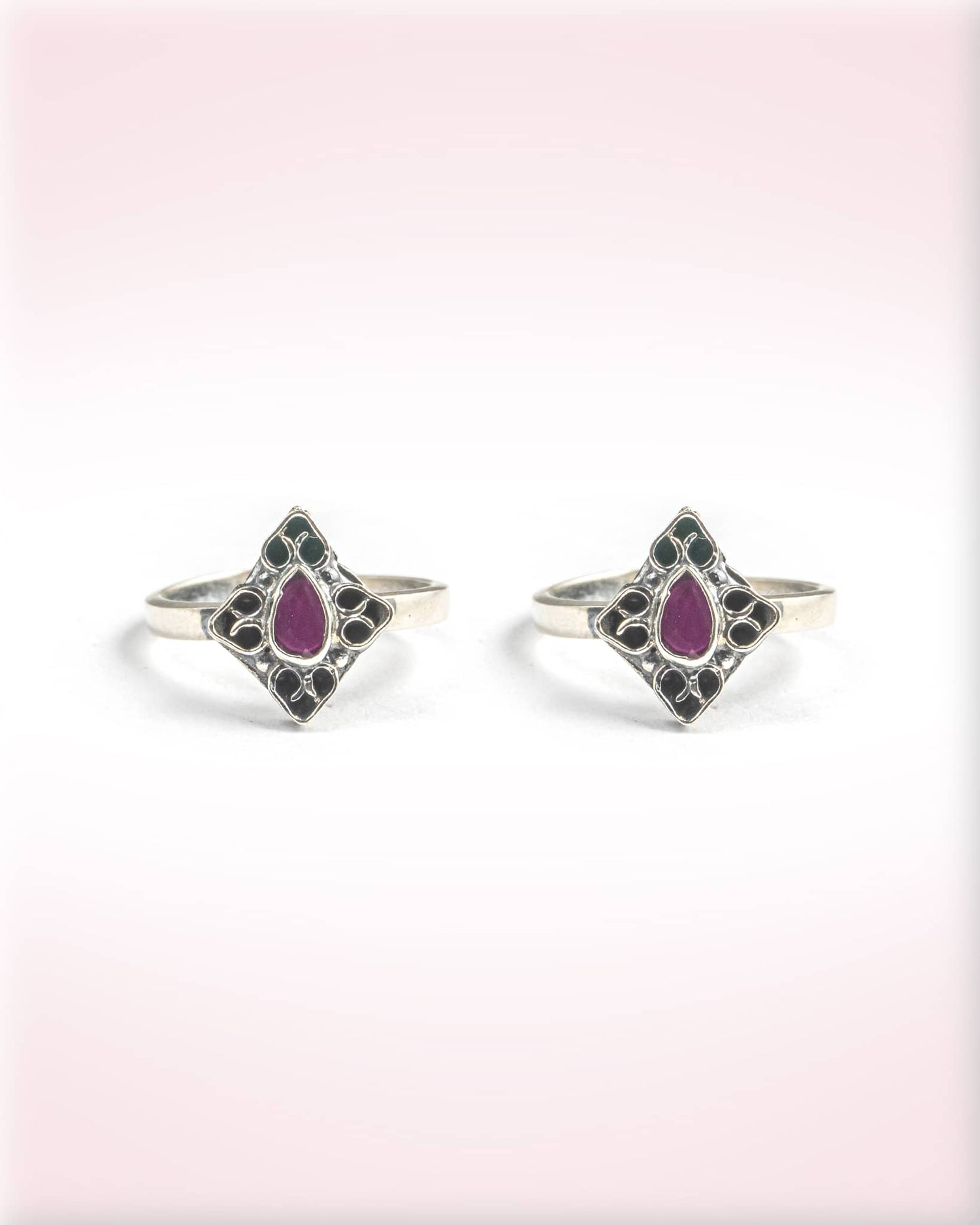 92.5 Sterling Silver Oxidized Purple Stone Diamond Toe Rings | Geometric Rhombus Bichhiya