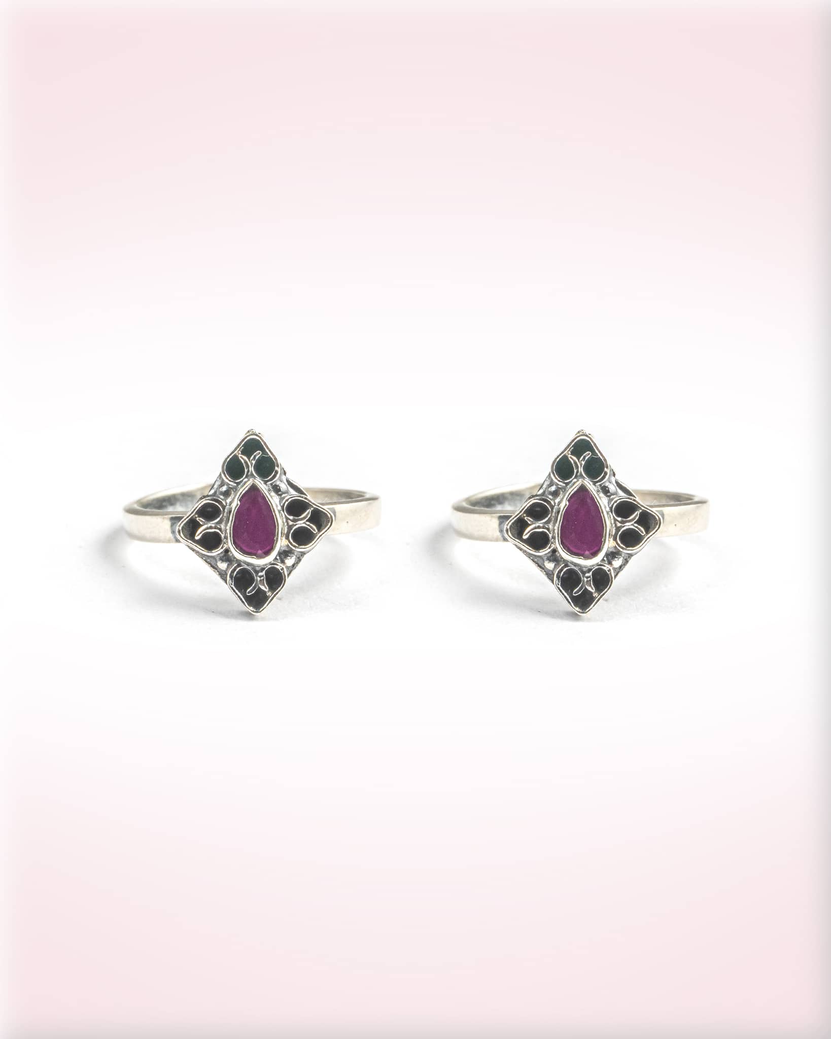 92.5 Sterling Silver Oxidized Purple Stone Diamond Toe Rings | Geometric Rhombus Bichhiya