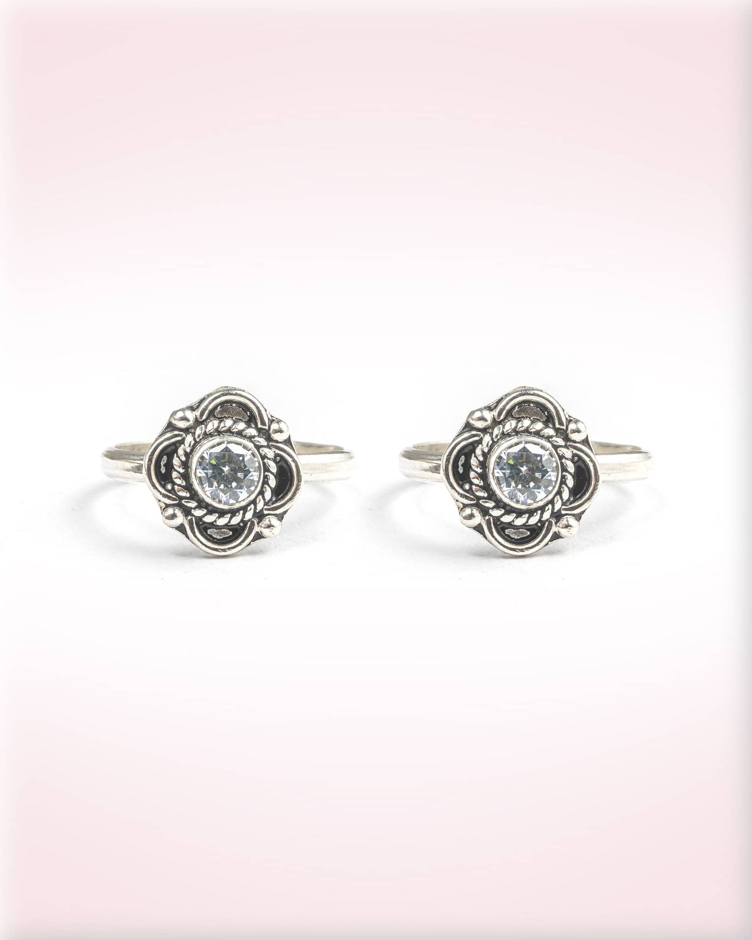 92.5 Sterling Silver Oxidized White Stone Floral Toe Rings | Antique Solitaire Bichhiya