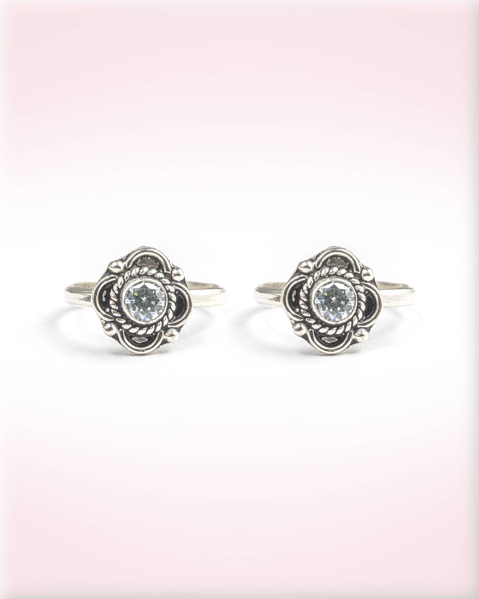 92.5 Sterling Silver Oxidized White Stone Floral Toe Rings | Antique Solitaire Bichhiya