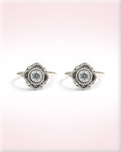92.5 Sterling Silver Oxidized White Stone Floral Toe Rings | Antique Solitaire Bichhiya