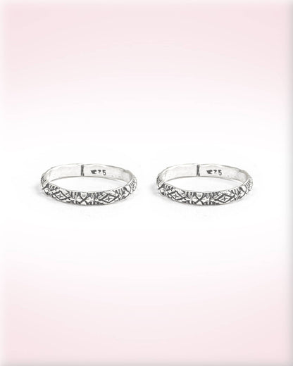 92.5 Sterling Silver Oxidized Geometric Etched Band Toe Rings | Slim Tribal Bichhiya