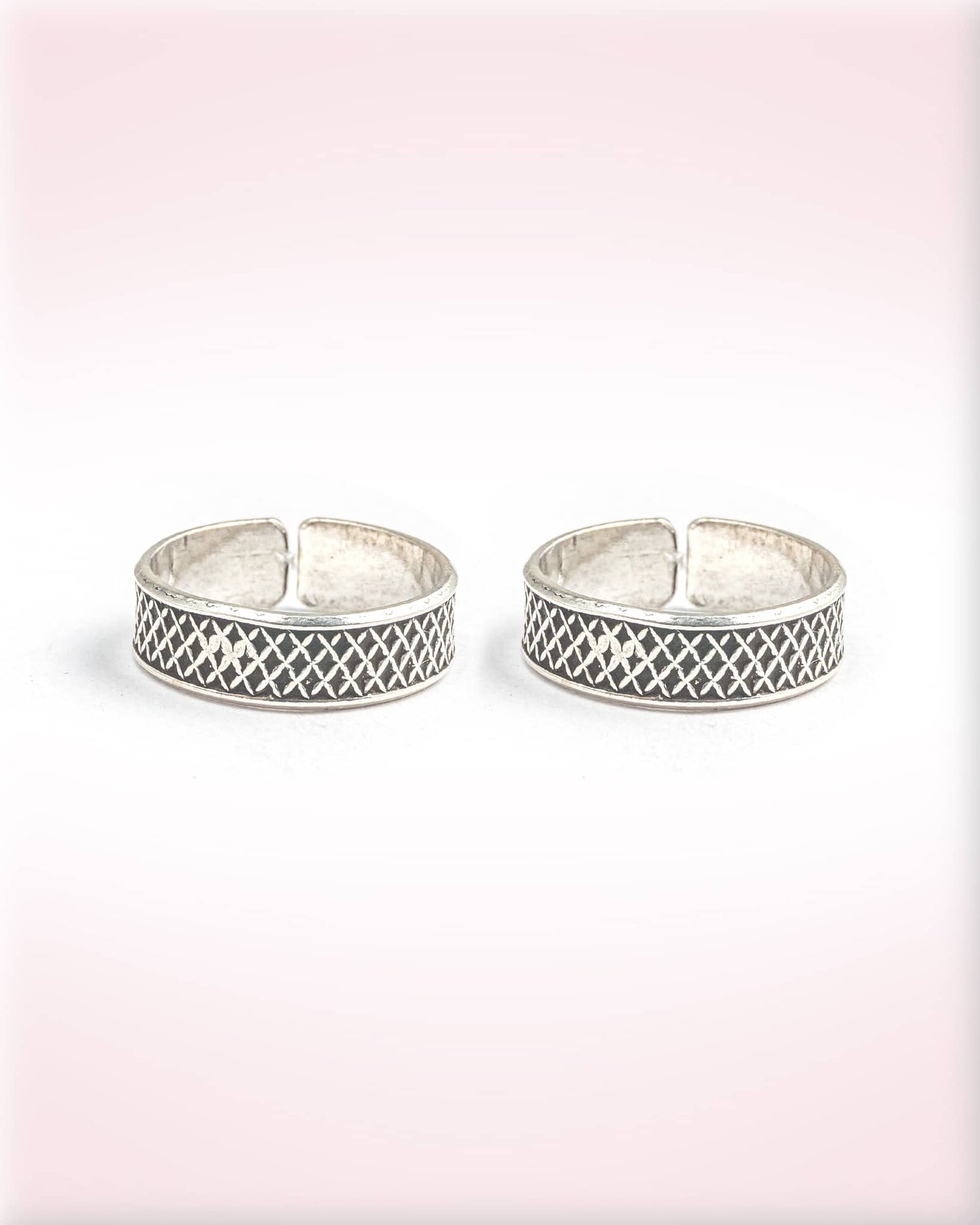 92.5 Sterling Silver Oxidized Criss-Cross Band Toe Rings | Geometric Mesh Bichhiya