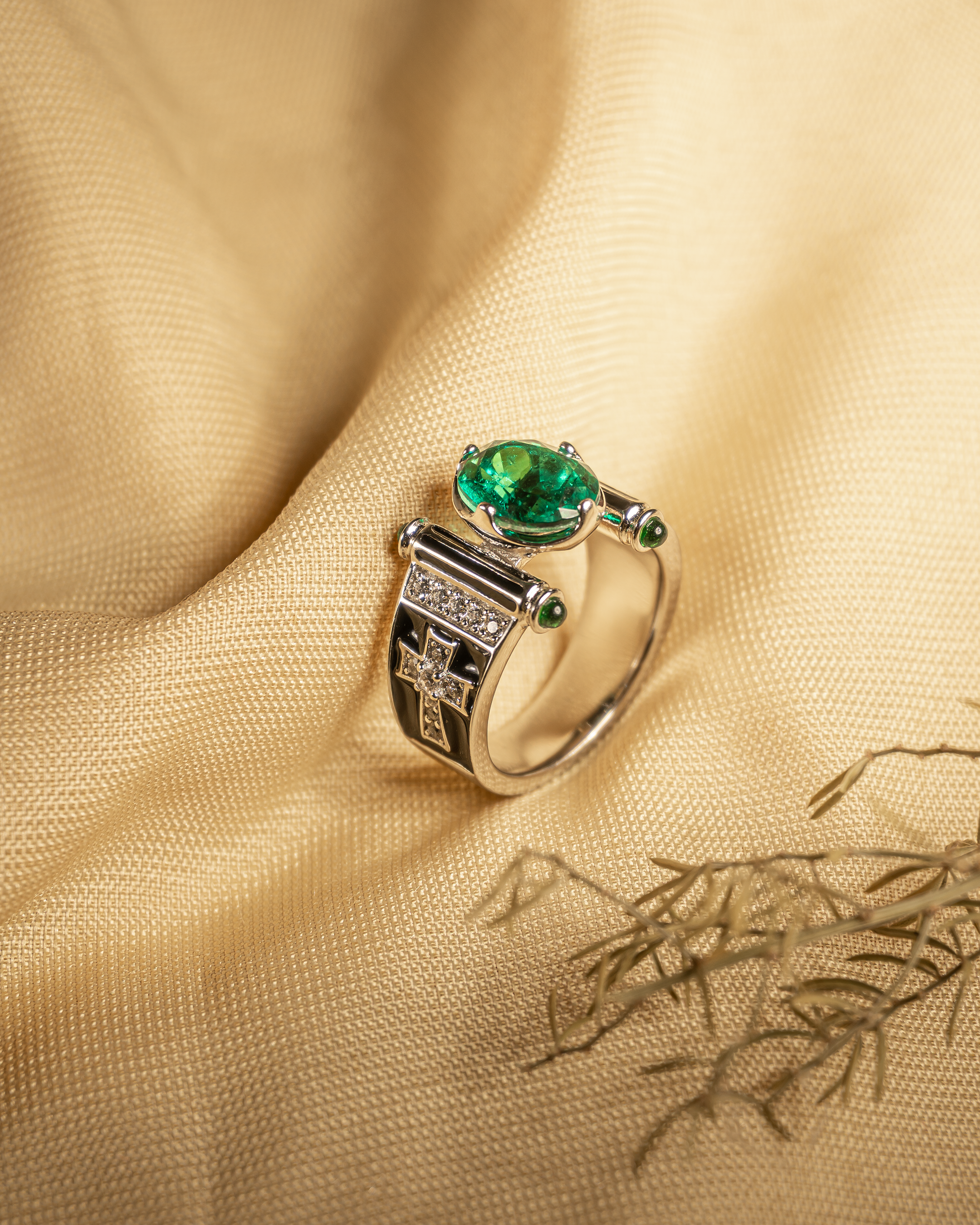 Modern Oval-Cut Emerald Green Stone Ring